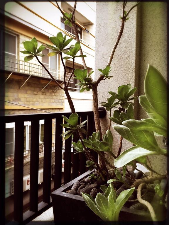 Ho.Me-Easyhouse Hotell Tainan Exteriör bild